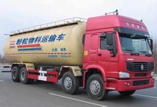 騰飛汽車 工廠特供粉粒物料運(yùn)輸車，引領(lǐng)散裝水泥運(yùn)輸新時(shí)代